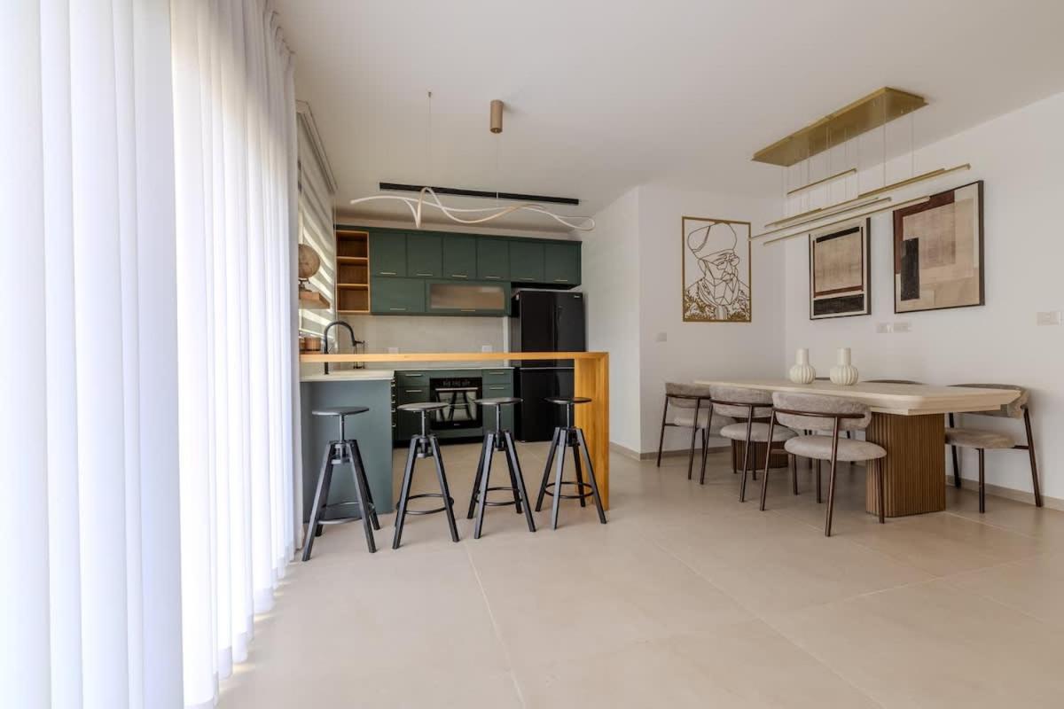 Wonderful 3-Bdr in Kiryat Haim by Madrigalrentals
