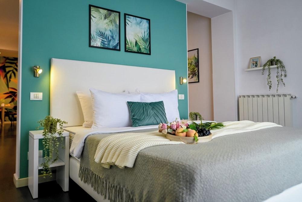 Urban Elegance Stylish Central Stay