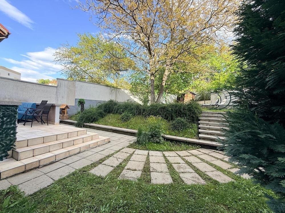 Kron Garden Retreat