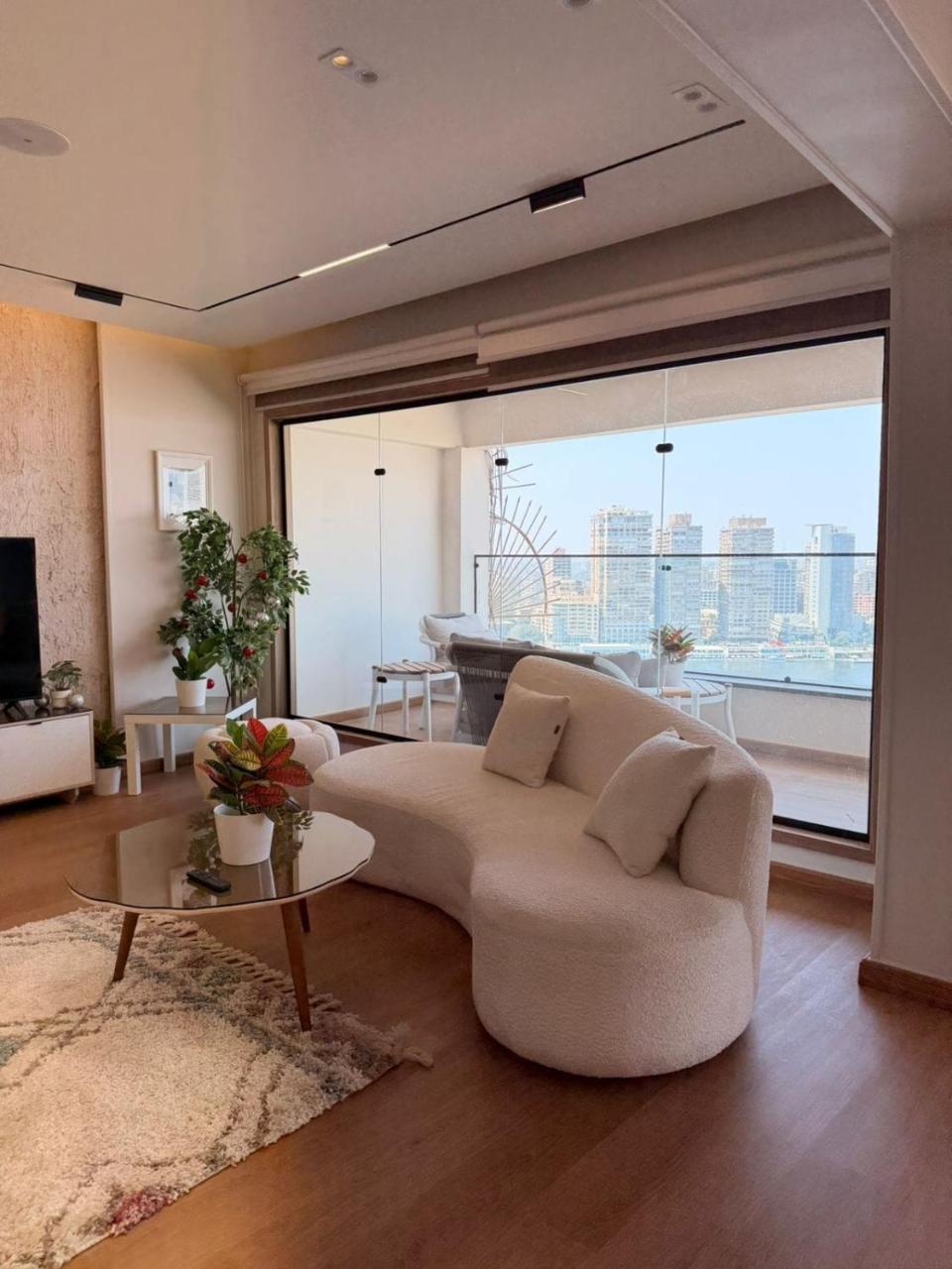Spacious Apartment for Big Groups with Nile View