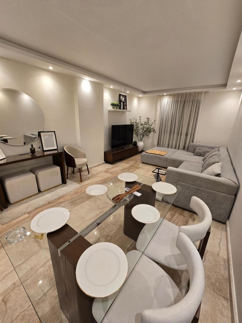 11- 266 Valore Sheraton Compound