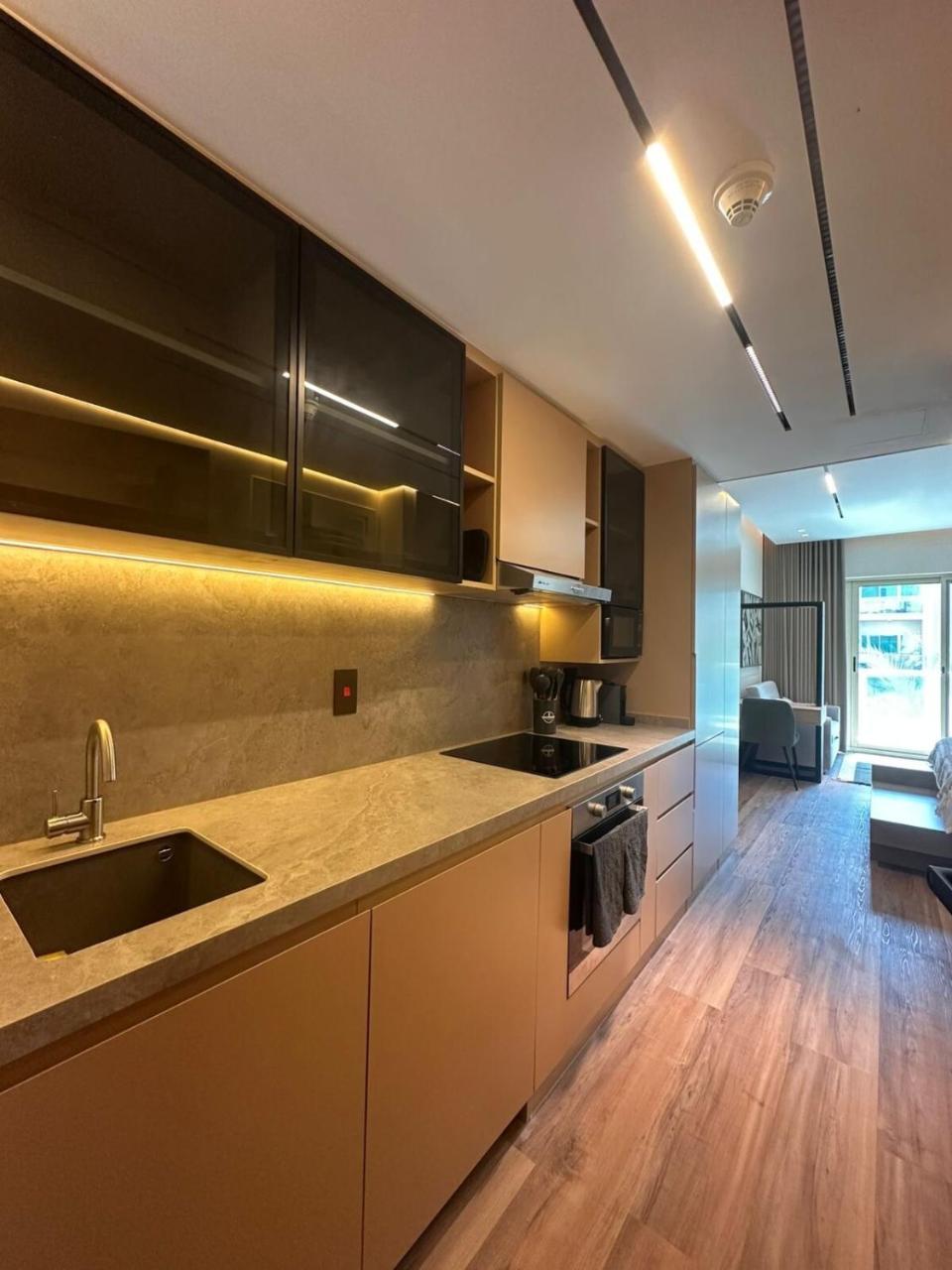 Modern Luxe Studio the Greens Dubai