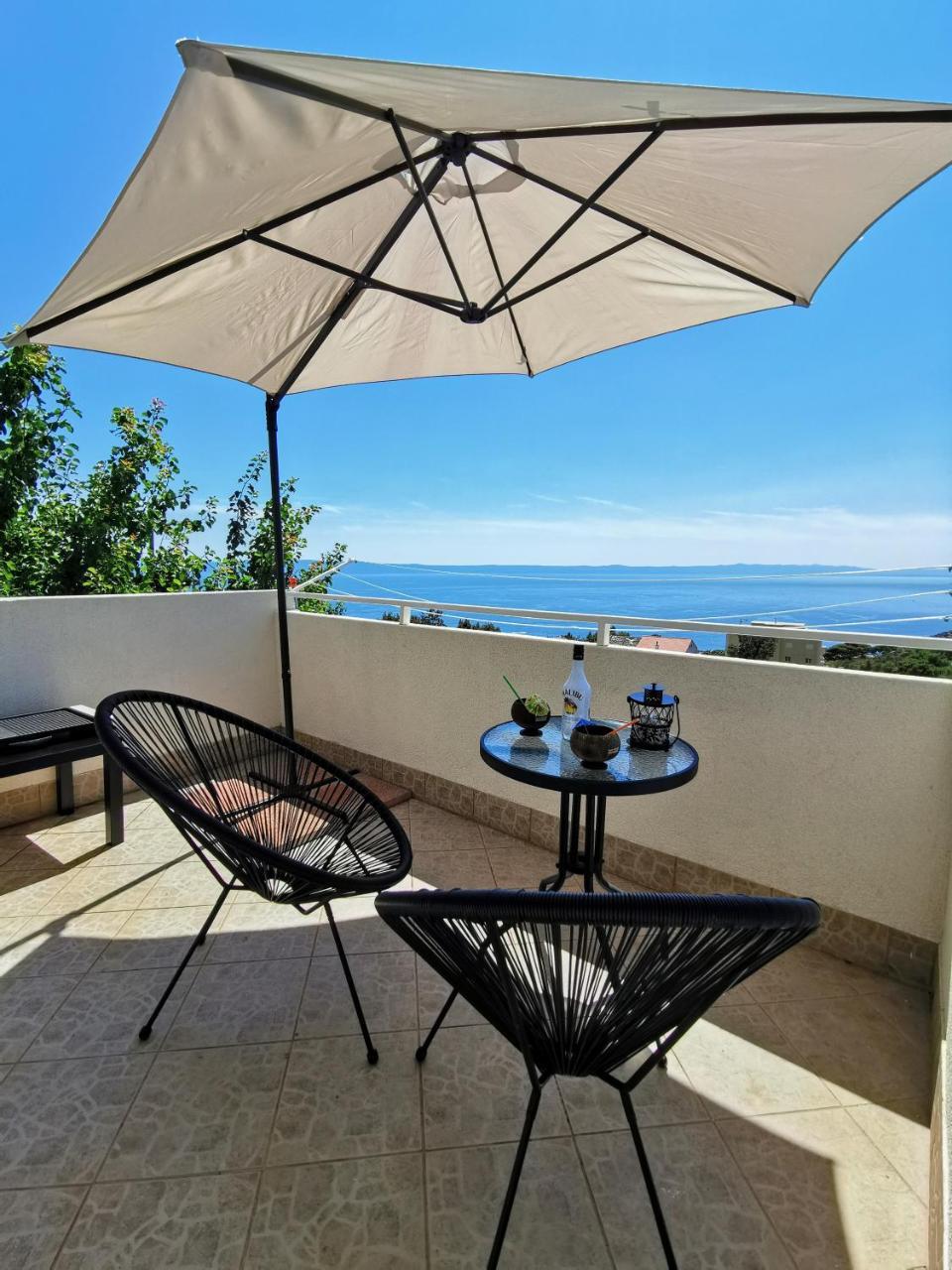 Guest House Astra Where Mountain Meets The Sea