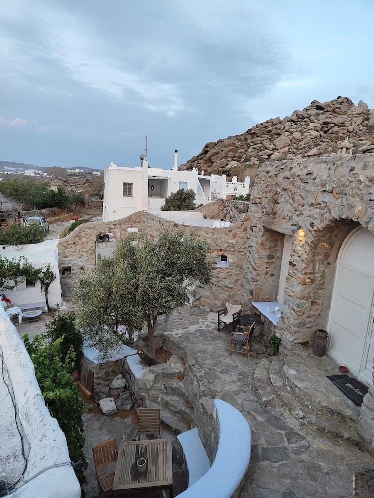 Charming Holiday House In Mikonos With Garden View