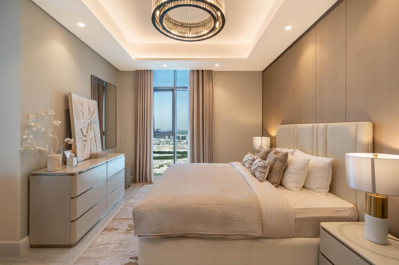 Sophisticated 2br High-Rise Retreat Near Downtown