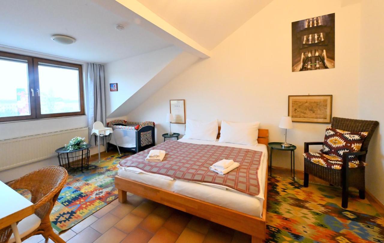 Charming Attic Apartment Near Messe Wien & Center