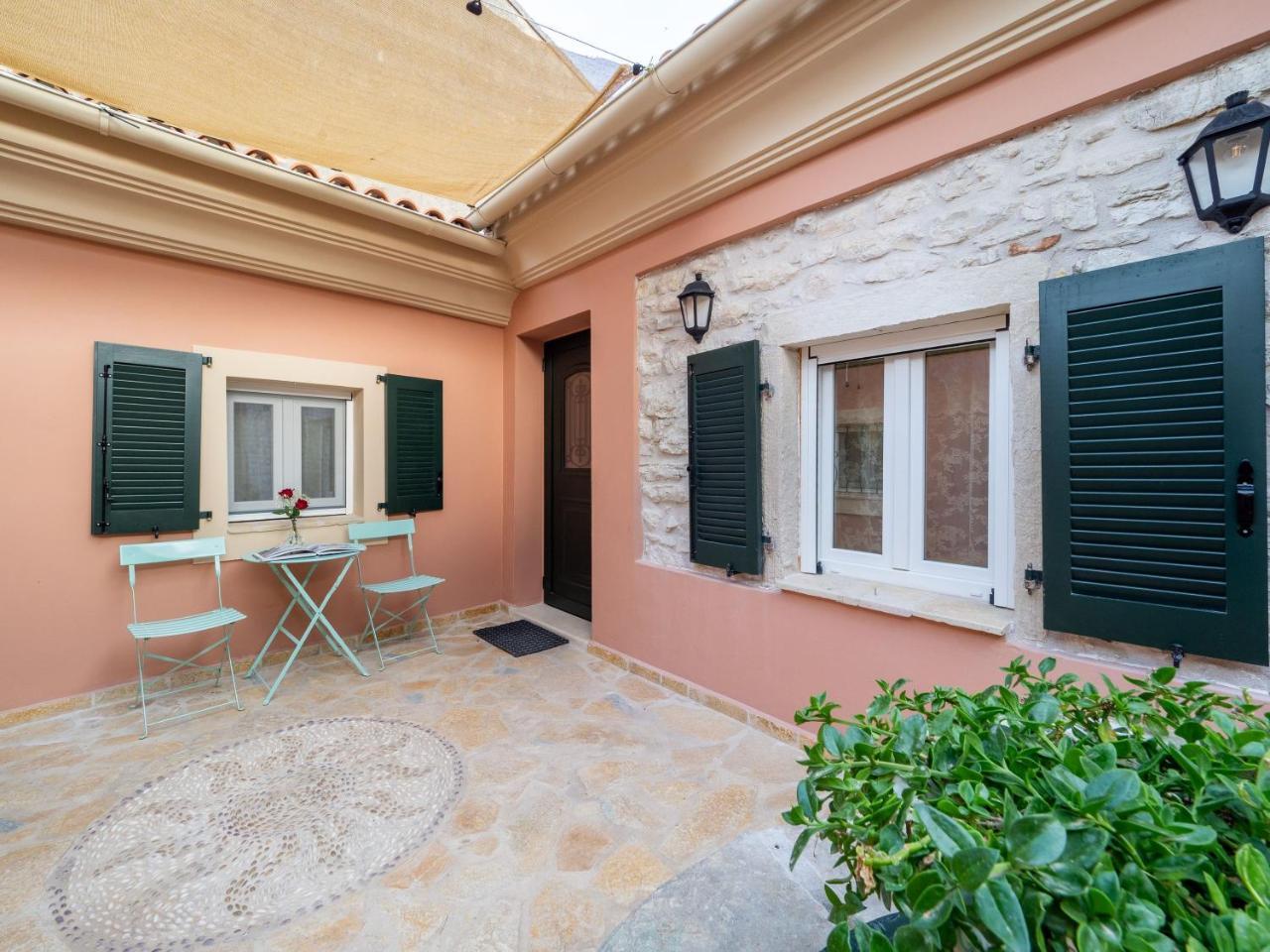 Sole Apartments Near Corfu Port