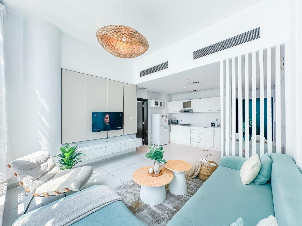 Amazing Roof Top Pool in Nice 1 Bhk Flat in Marina
