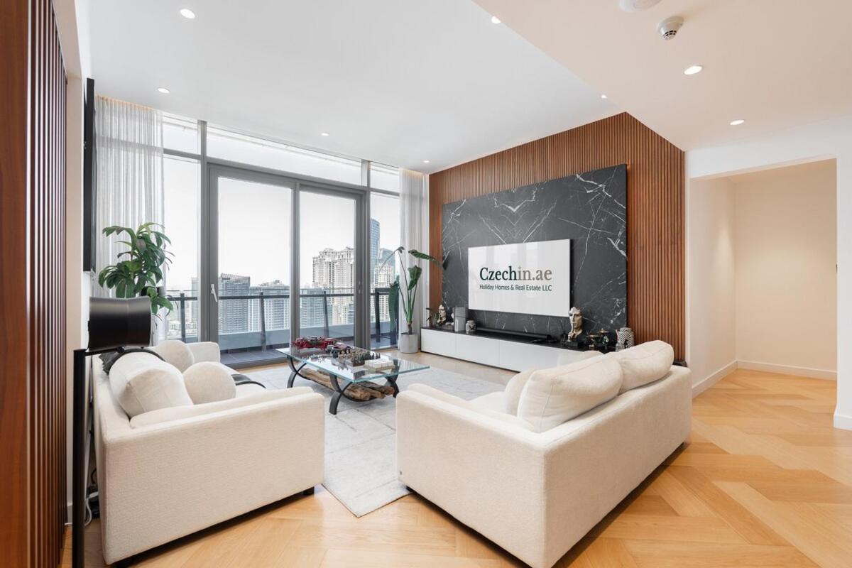 Luxury 31st-Floor Marina Retreat with Lake Views