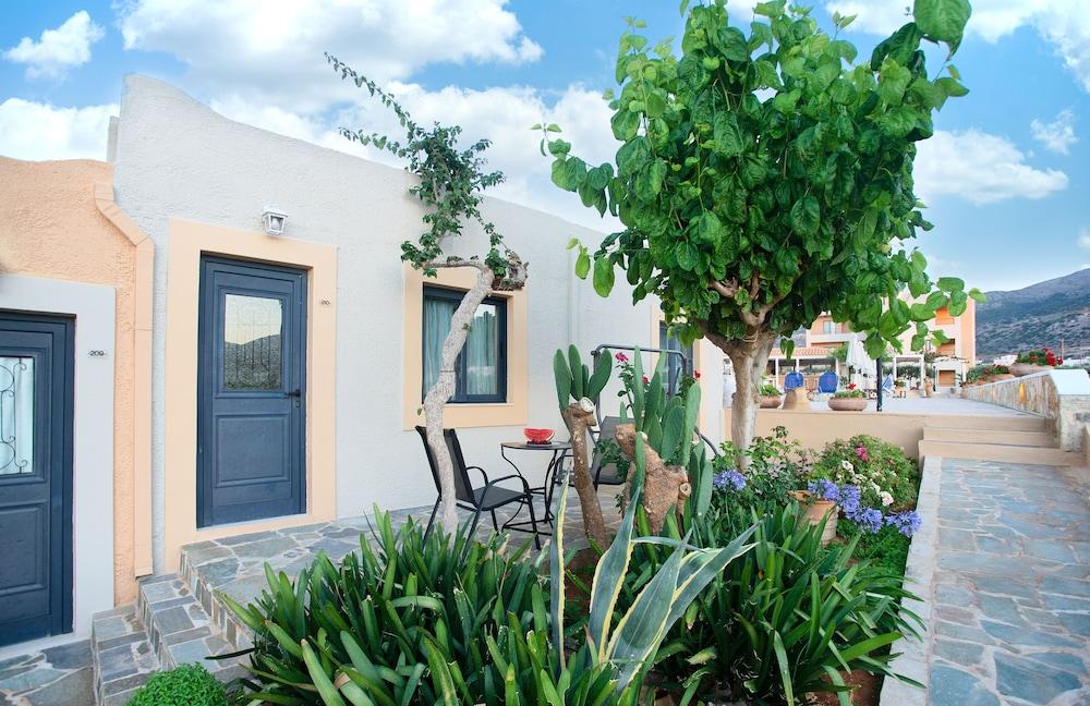 Golden Bay Apartments-garden Haven