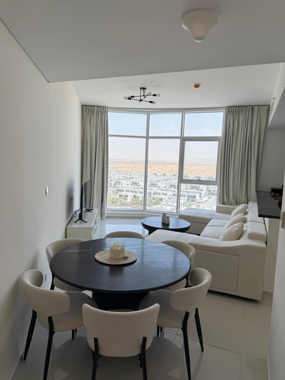 Superbe Appartement a Damac Hills 2