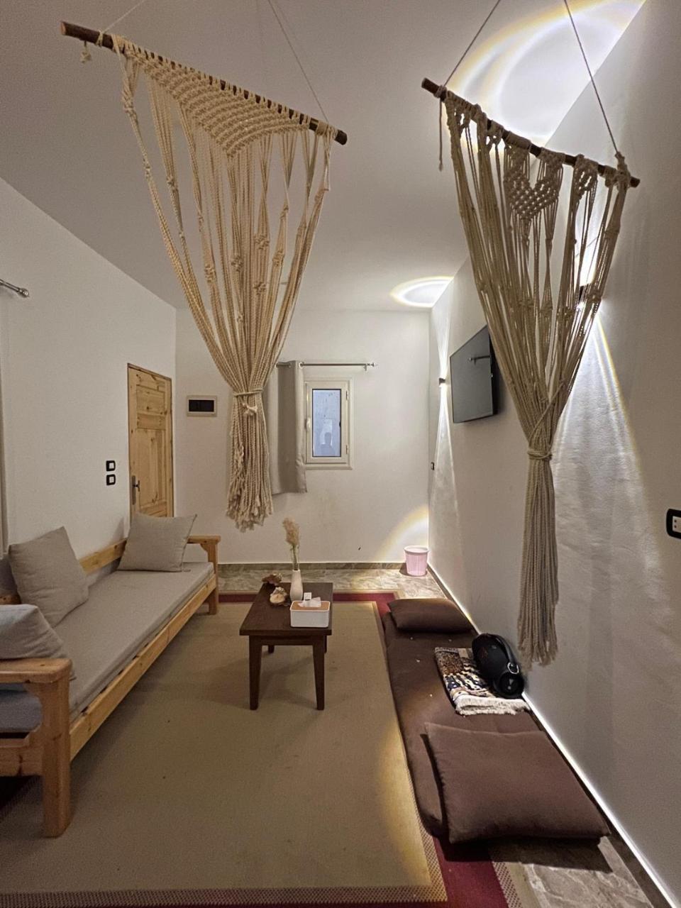 The Threekeys Cozy Retreat Steps From the Sea in Asala