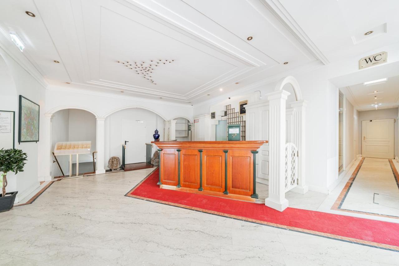 Self-check-in Hotel Adlon