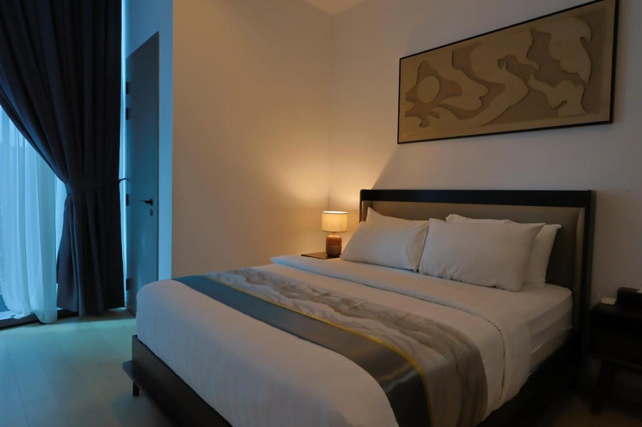 Starlit Suite's E a T O N Klcc