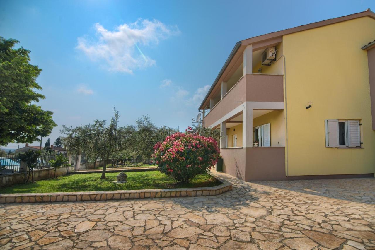 Apartment & Holiday Home Mladenka