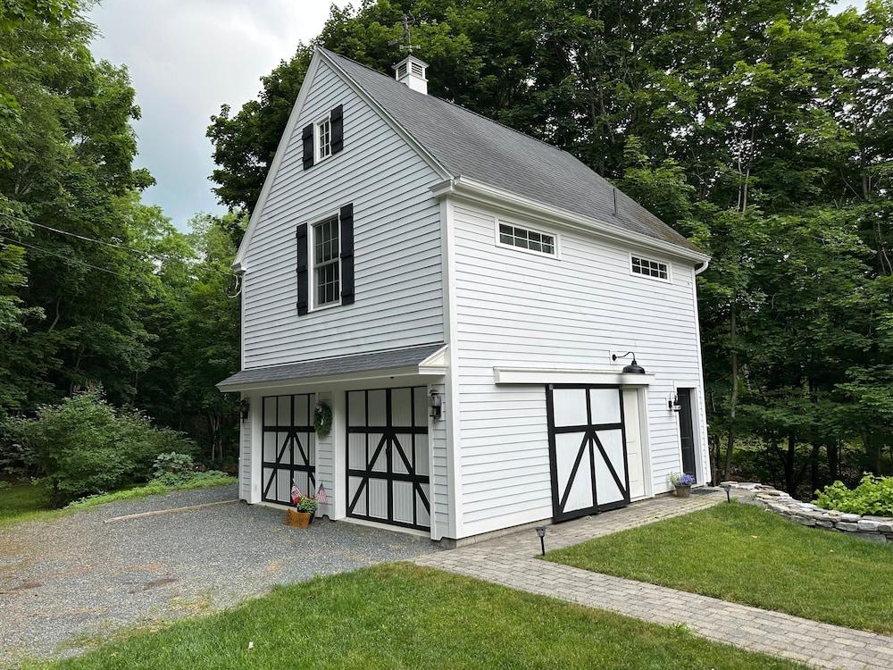 Birdsong Carriage House: Cozy 1br Near Acadia And Downtown Bar Harbor