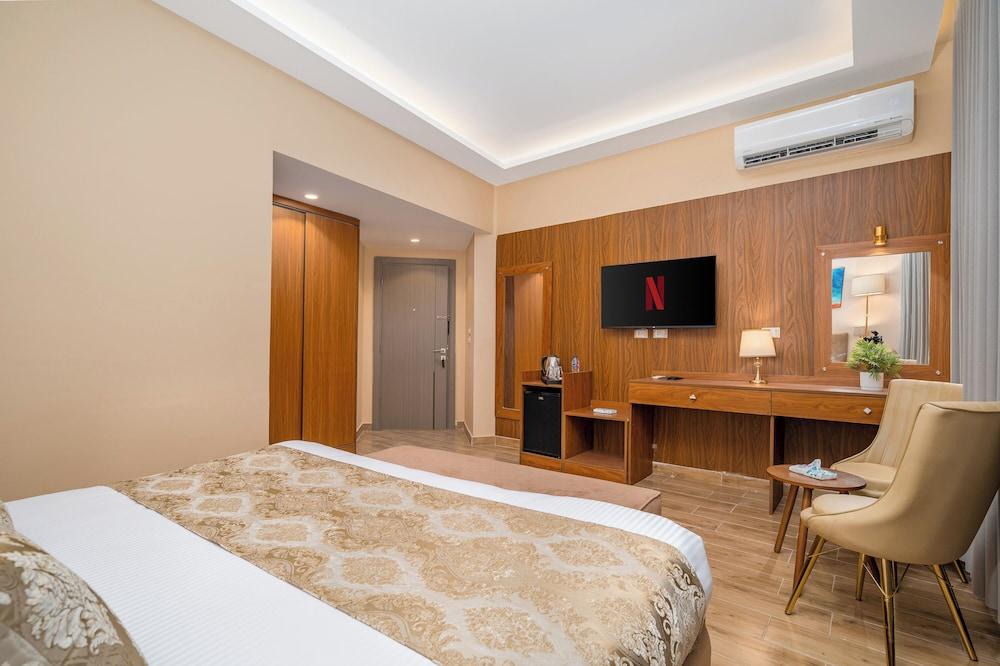 Queen Palace Hotel